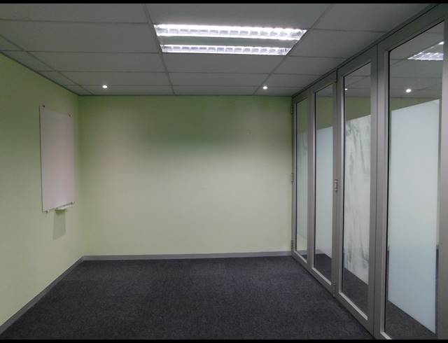 383M² OFFICE TO LET IN HYDE PARK